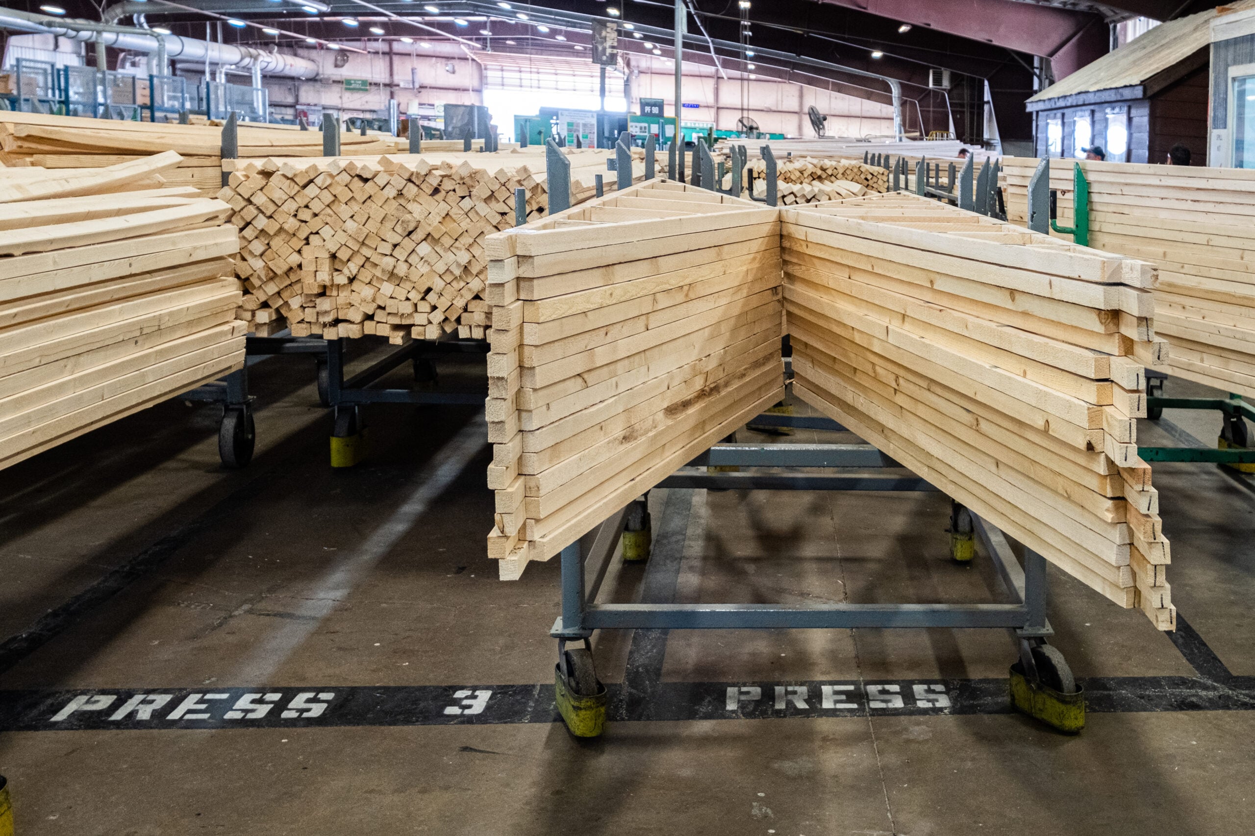 Roof truss manufacturing for commercial modular buildings